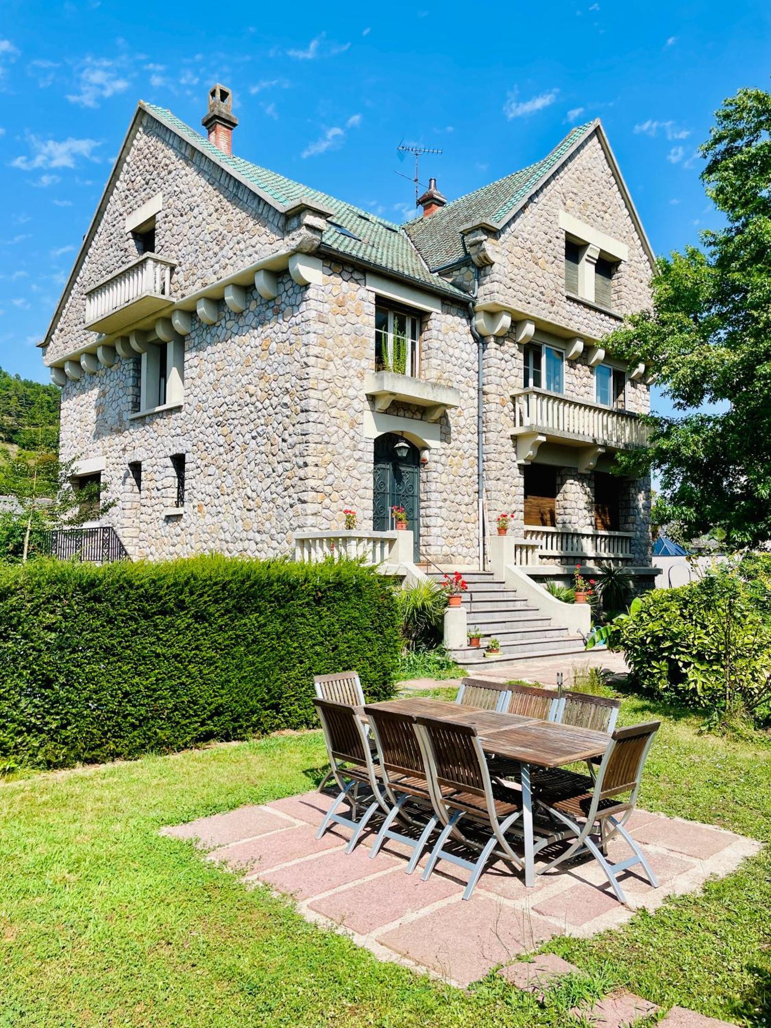 La Maison Au Toit Vert Espalion Dış mekan fotoğraf
